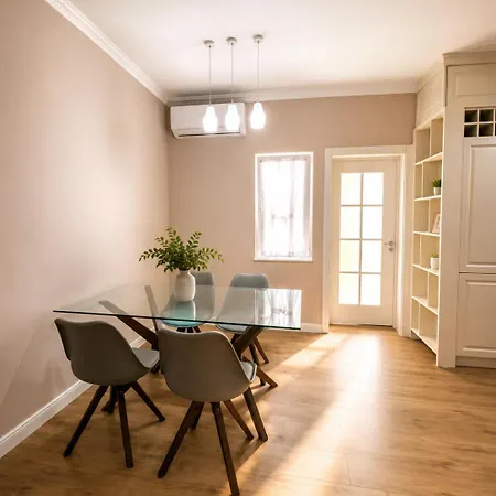 Apartment 2br In Heart Of Blloku Tirana